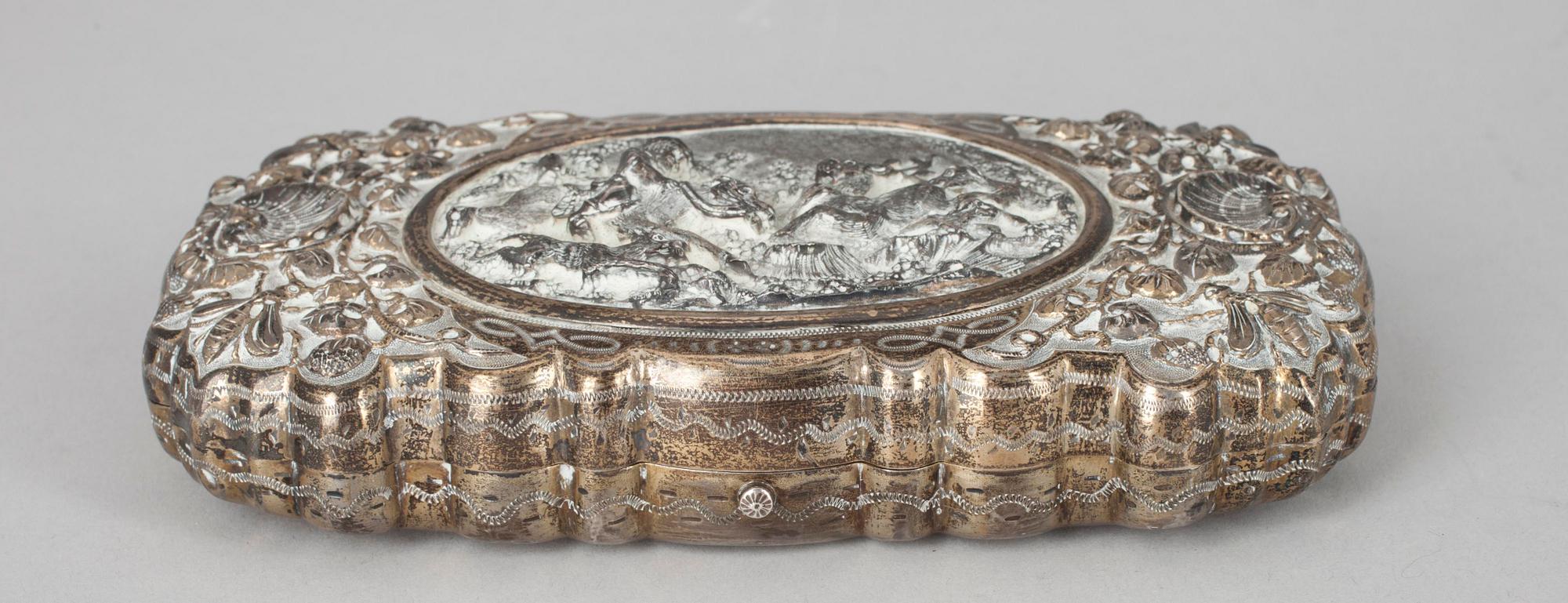 ETUI för spegel och kam, silver, ostämplat, 1800-tal. Tot. vikt ca 158,9 g.