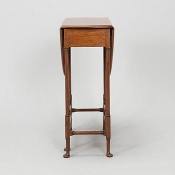A 20th-century twin-gateleg table, England.