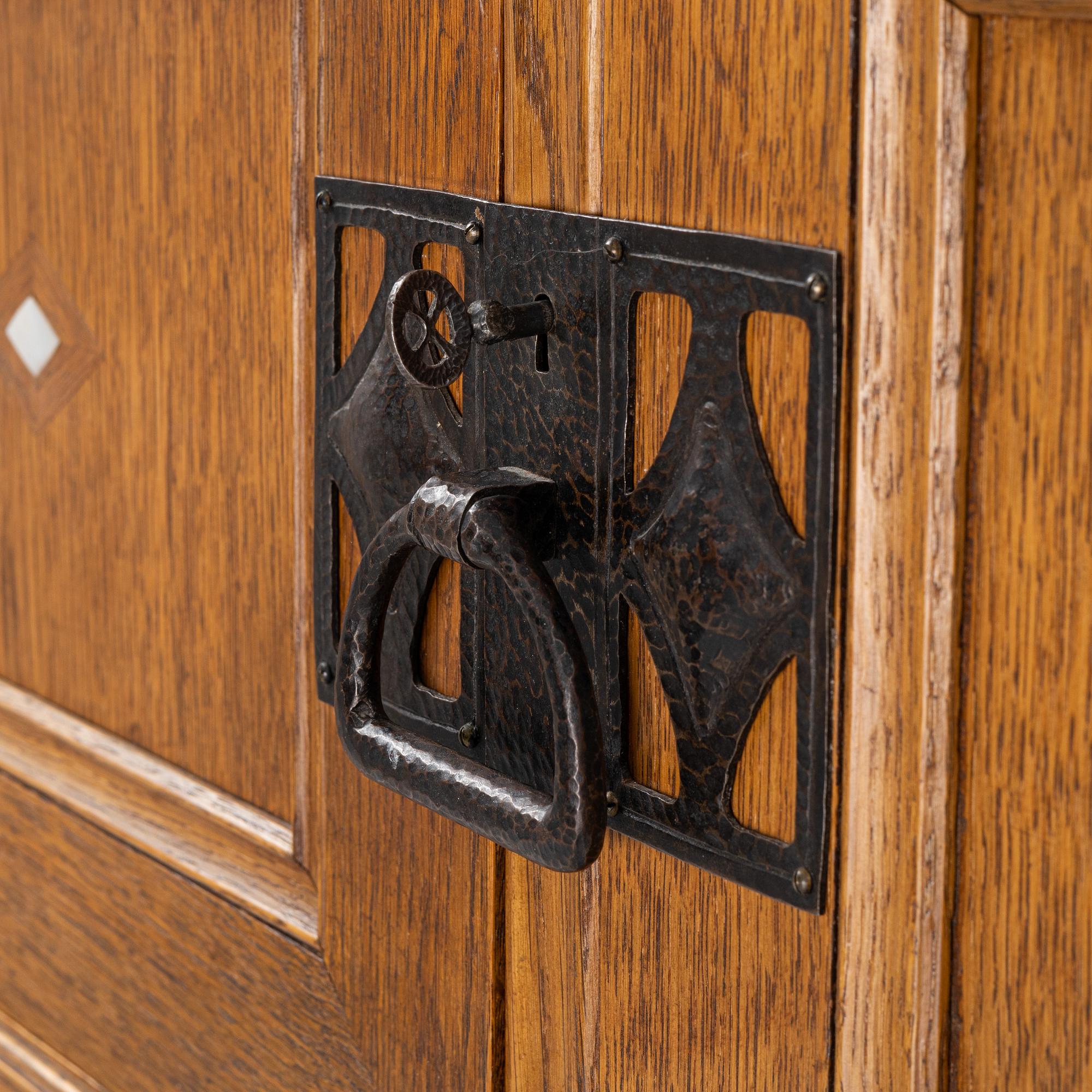 A Cabinet ny NK verkstäder from the early 20th century.