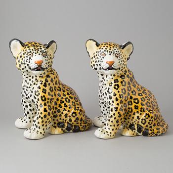 A pair of 70s italian porcelain figurines.