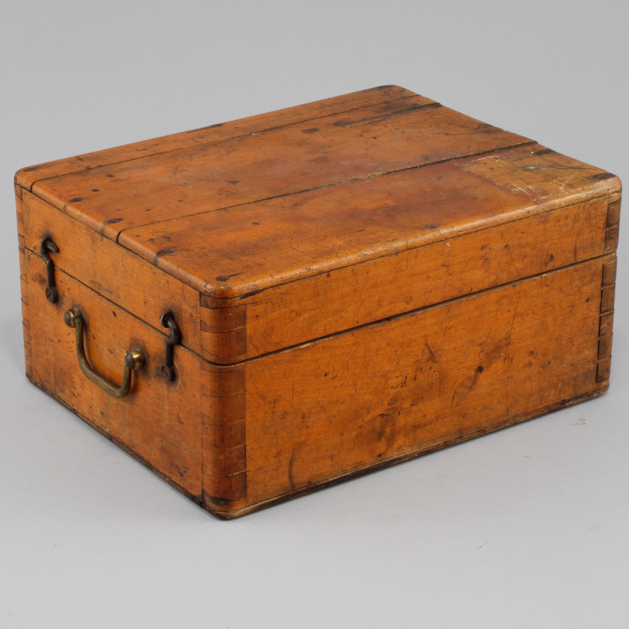 VÅGINSTRUMENT, 3 delar, mässing, omkring år 1900.