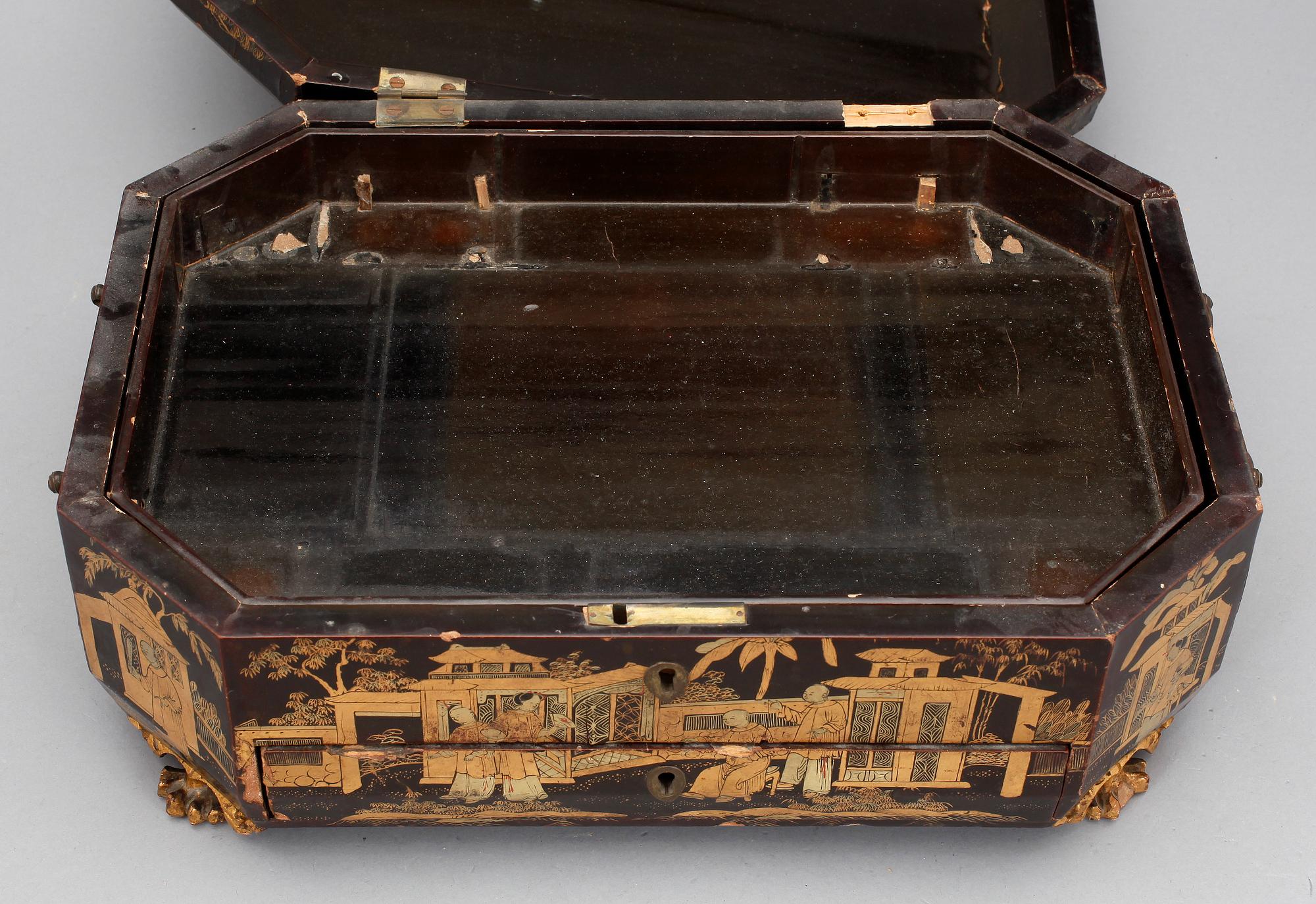 SCHATULL, lackerat trä. Qing dynastin, 1800-tal.