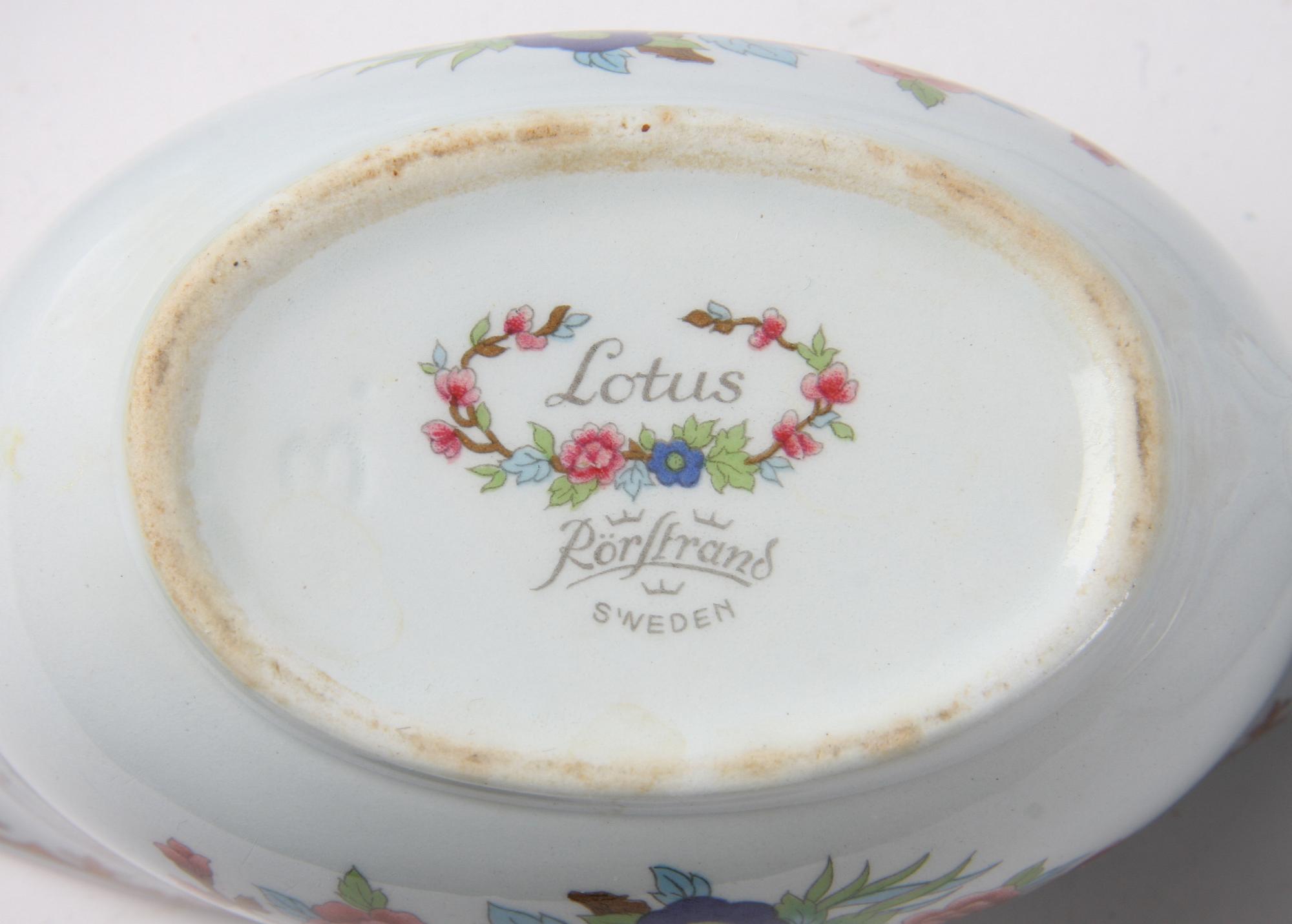 MATSERVIS, ca 100 delar. Porslin "Lotus", Rörstrand.