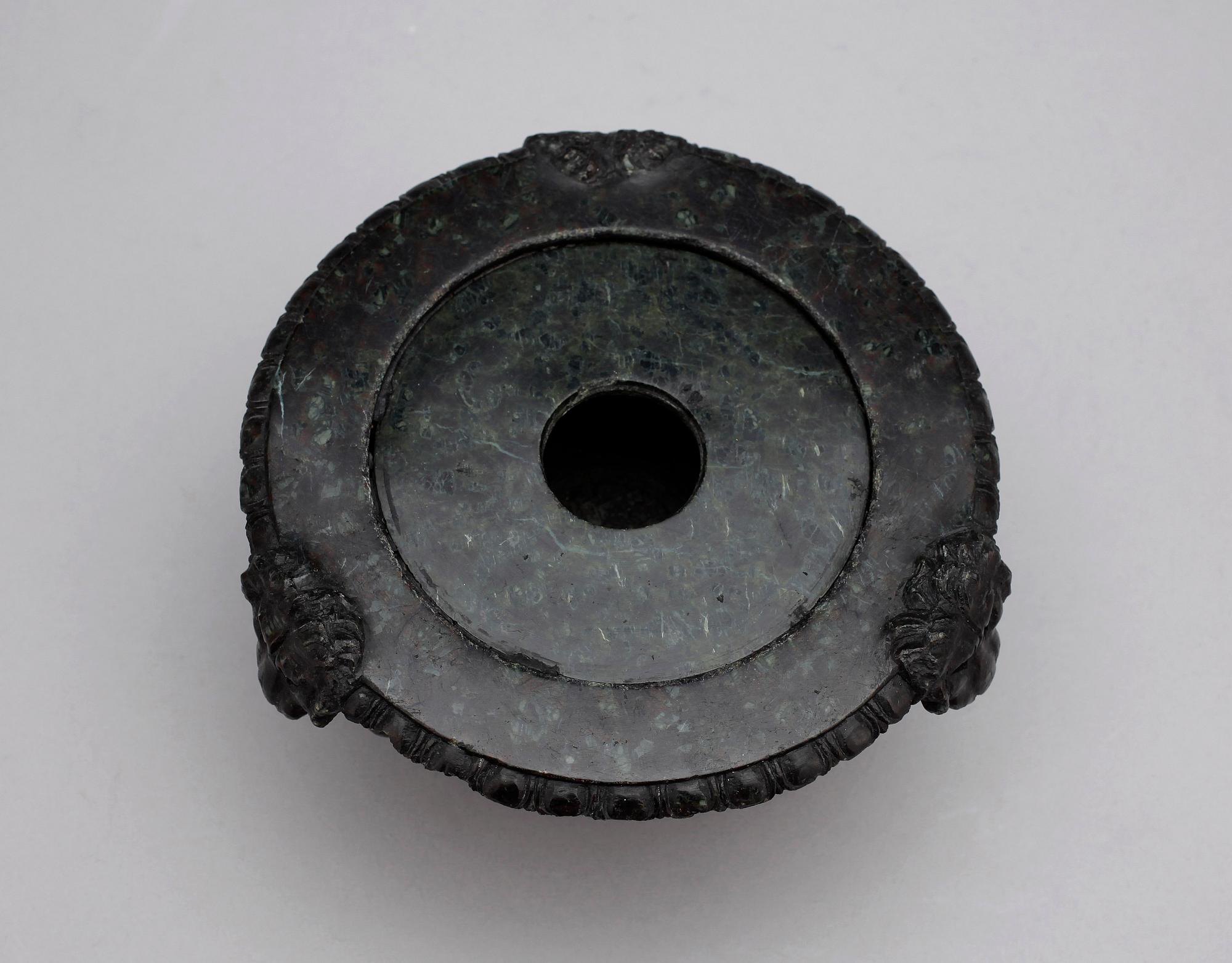 RÖKELSEKAR, serpentinsten, troligen empire, 1800-tal.