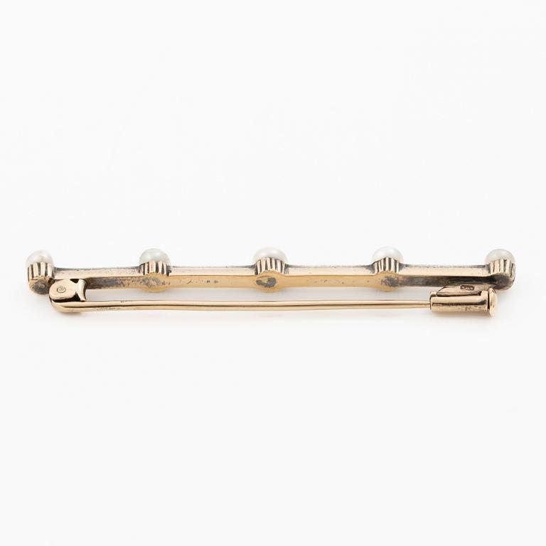 Brooch in 14K gold and silver with bouton pearls.