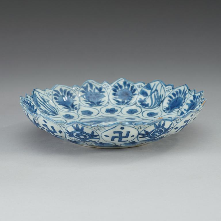 A moulded flower-shaped blue and white dish, Ming dynasty, 17th Century.