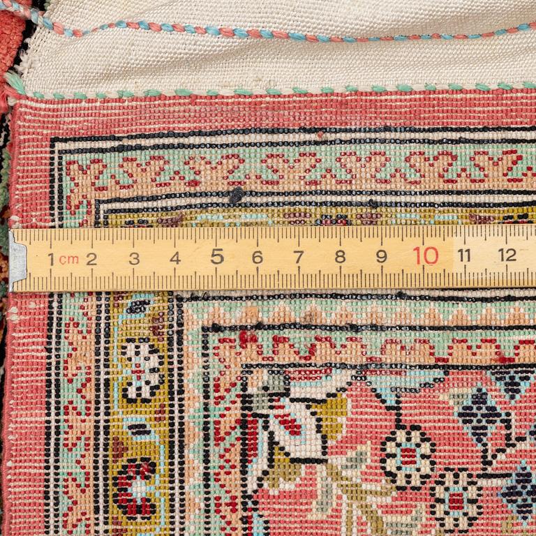 Matta, Ghom, silke, ca 60 x 80 cm..