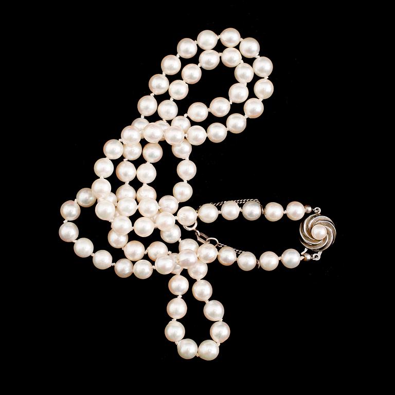 COLLIER, odlade pärlor, silverlås, 1900-talets mitt.