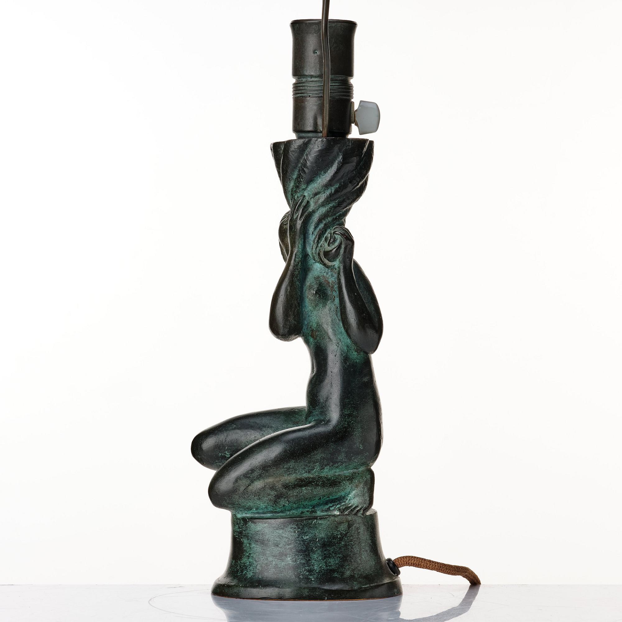 Astri Bergman-Taube, bordslampa, Herman Bergmans konstgjuteri, Stockholm, jugend, 1900-talets början.