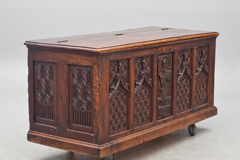 CASONNE, Italien, delvis 1600-tal.