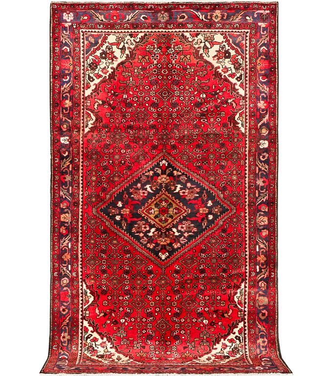 A Hamadan carpet, c. 299 x 159 cm.