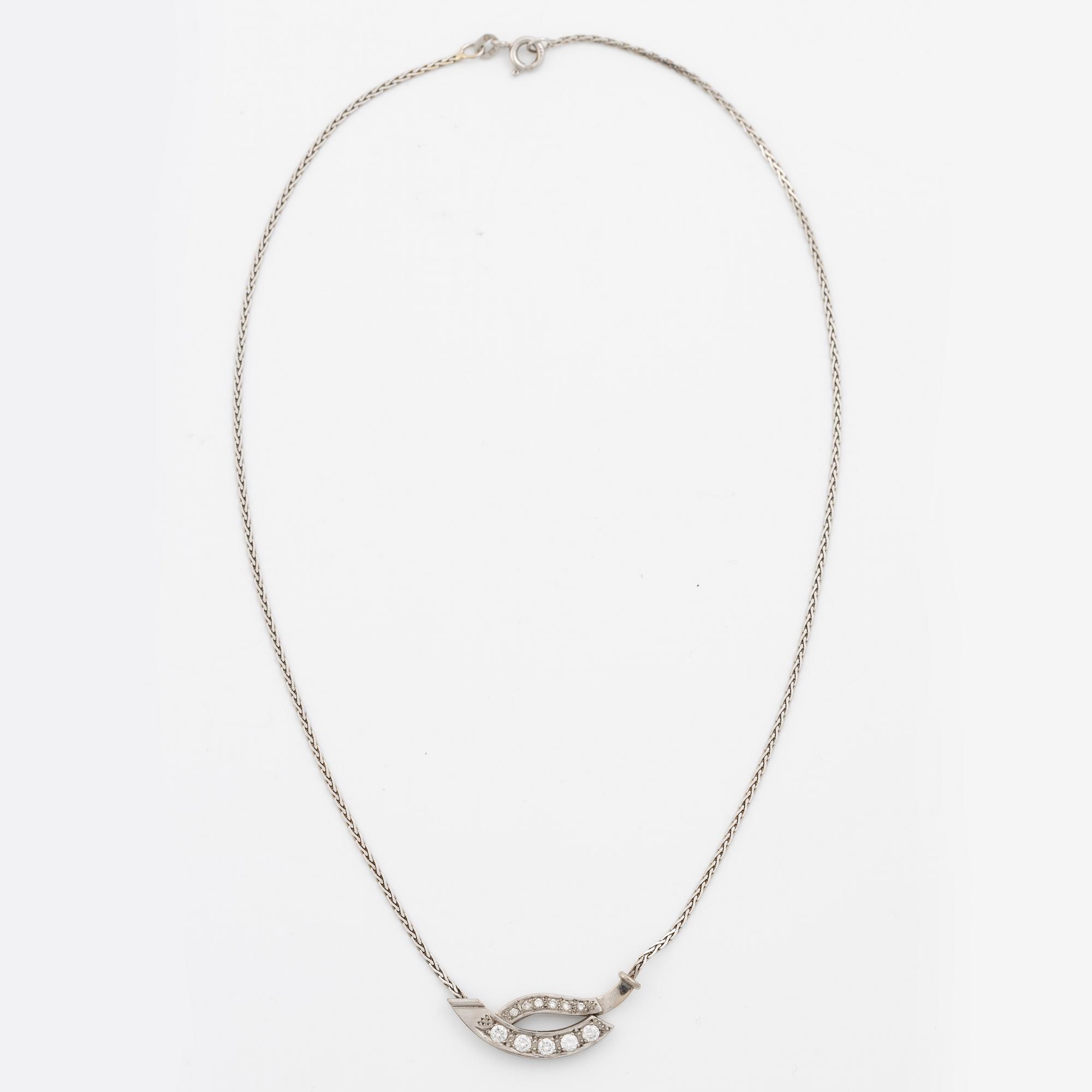 Necklace 18K white gold with brilliant-cut diamonds.