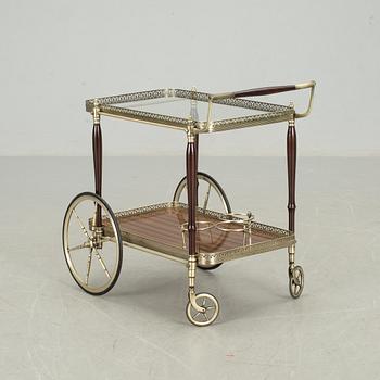 SERVERINGSVAGN, 1900-talets senare del.