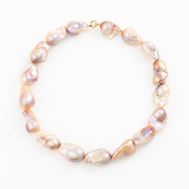 Necklace with cultured baroque rosé pearls, clasp 18K gold.