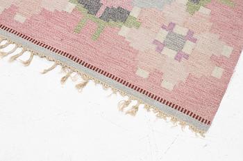 Ingegerd Silow, a flat weave carpet, signed IS, approx. 277 x 197 cm.