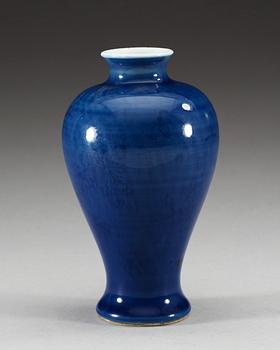 A blue glazed Meiping vase, Qing dynasty.