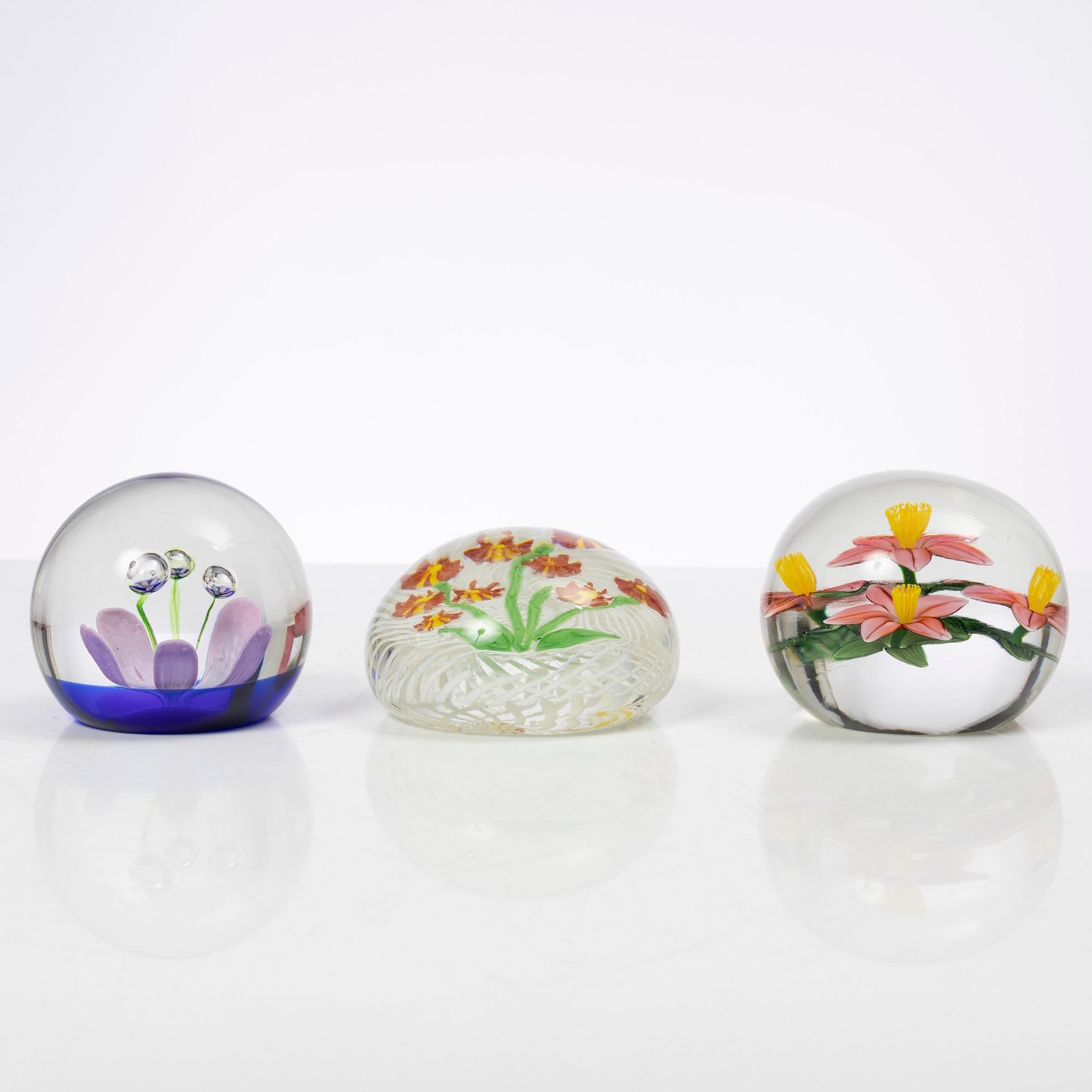 Baccarat, Caithness of Scotland, Murano, Lundberg Studios, five glass paper weights, signed.