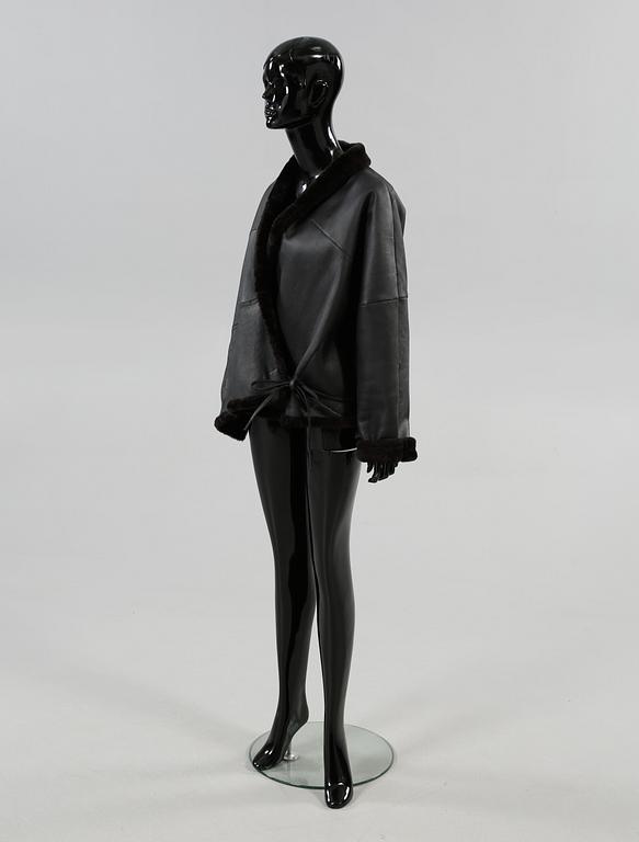 JACKA, Max Mara.