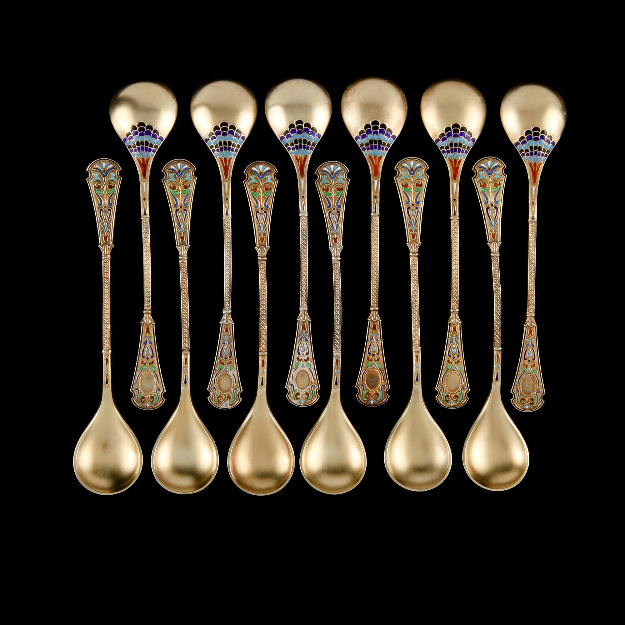 TESKEDAR, 12 st, förgyllt och emaljerat silver, 1900-tal. Vikt 192 g.