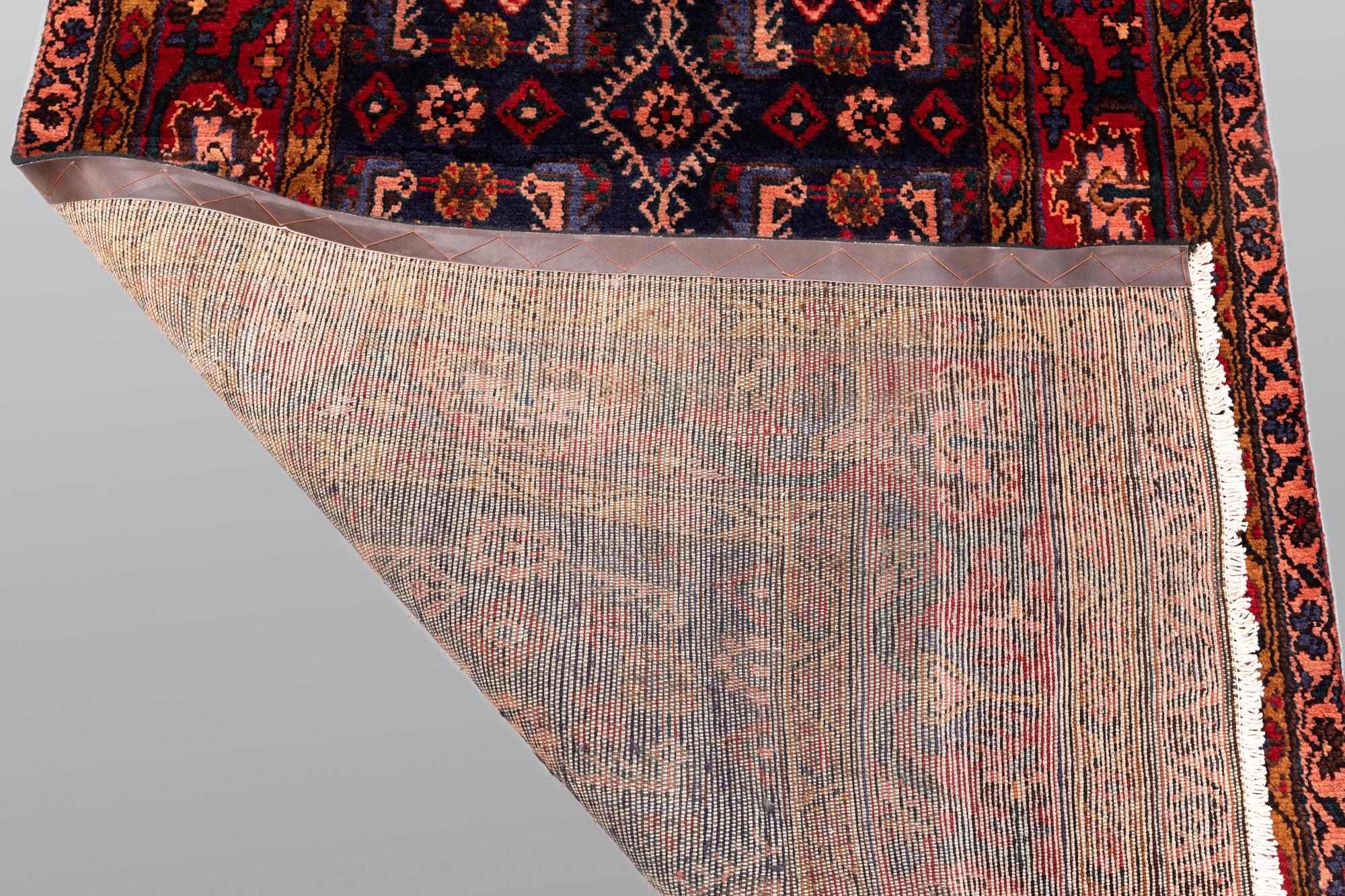 A Hamadan runner, approx. 540 x 110 cm.