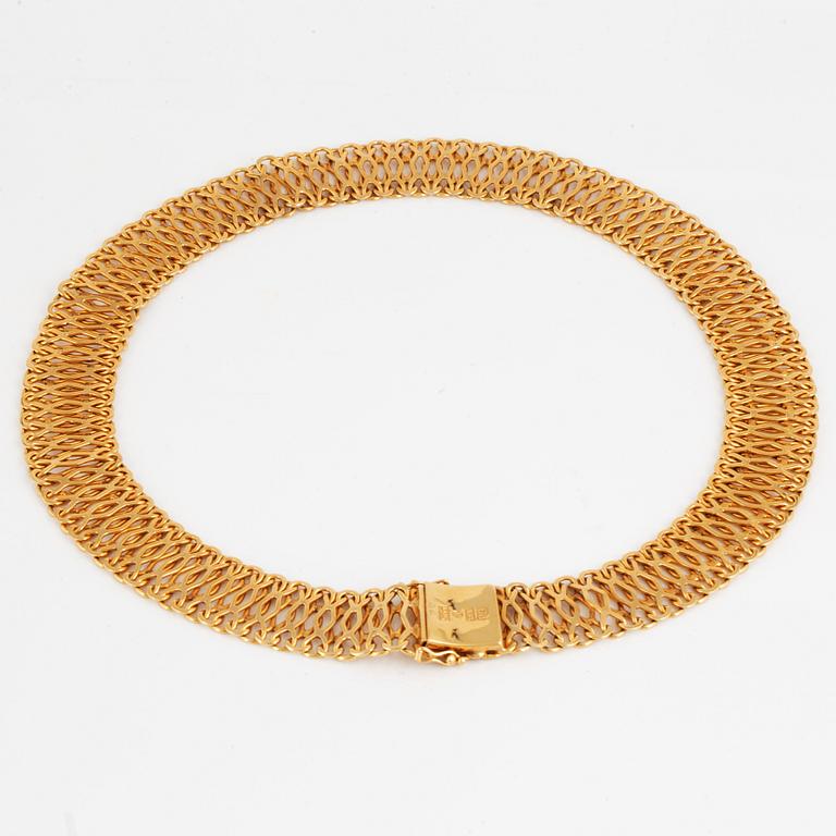 18K gold necklace.