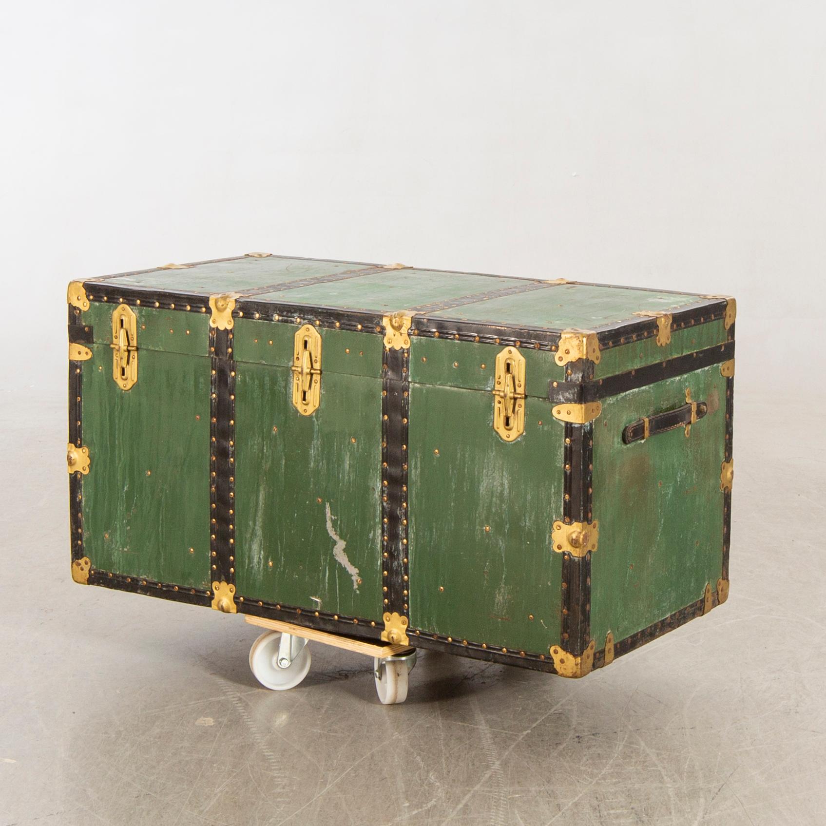 An Italien Brevettato trunk first half of the 20th century.