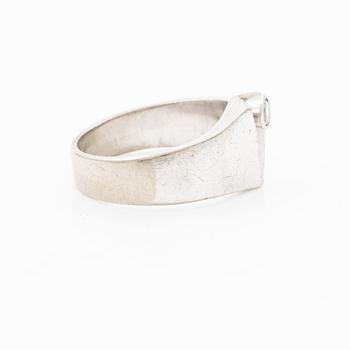 Ring by Juhani Linnovaara, 18K white gold with brilliant-cut diamond. Lapponia 1973.