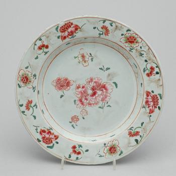 TALLRIK. Porslin, Kina, Qianlong (1735-96).