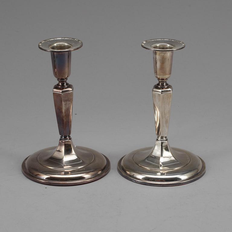 LJUSSTAKAR, två par, silver, Ceson, Göteborg 1956 och C.G. Hallberg, Stockholm 1955.