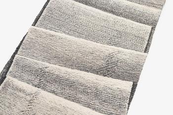 Helena Hernmarck, vävd tapet, "Folded paper 3", slätväv, ca 171 x 103 cm signerad Hernmarck.