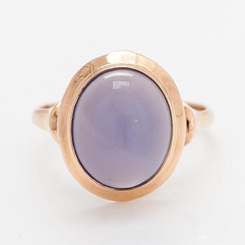 A 14K gold ring with a chalcedony. Korutuote, Helsinki 1957.