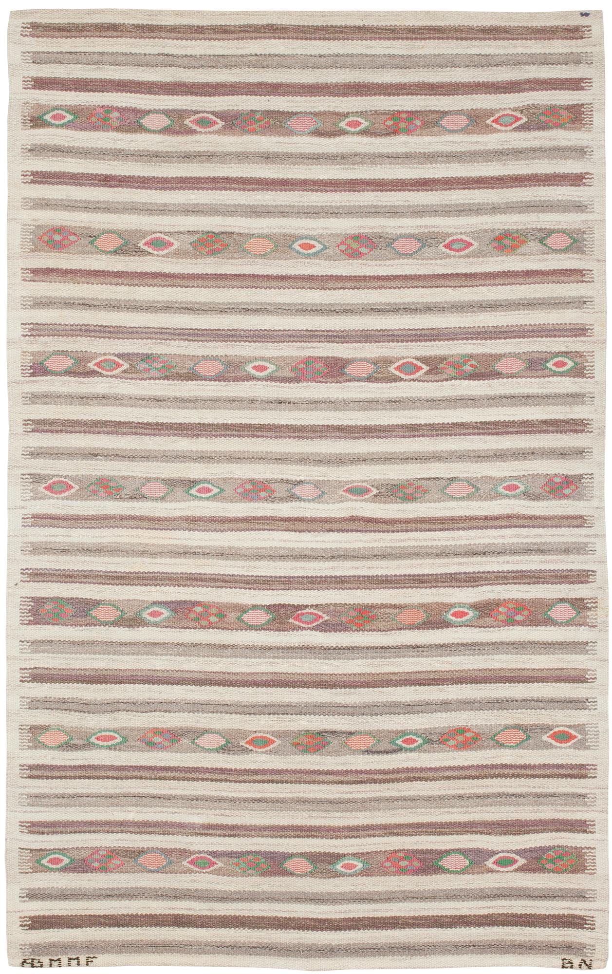 MATTA. "Åkerbär, ljus". Gobelängteknik. 199 x 125 cm. Signerad AB MMF BN.