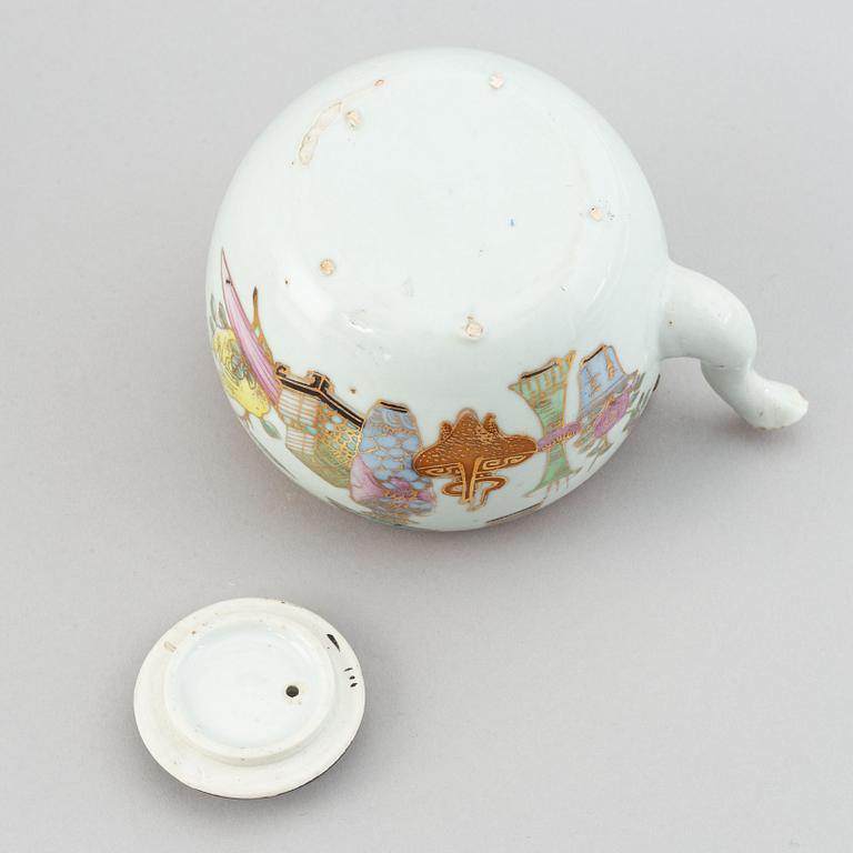 Bojan med lock, samt tekanna med lock, porslin. Kina, tidigt 1900-tal.