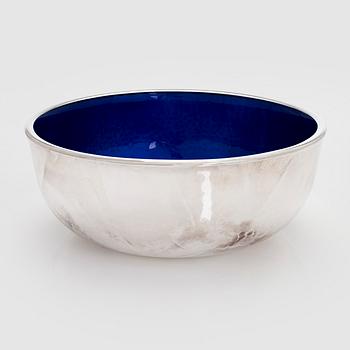 A. Tillander, skål, sterlingsilver och emalj, Åbo 2005.