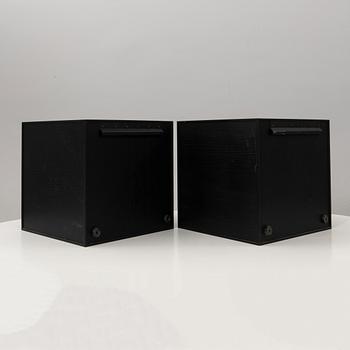 Mogens Lassen, vägghyllor ett par "Frame 35 Box" för Audo Danmark 2020-tal.