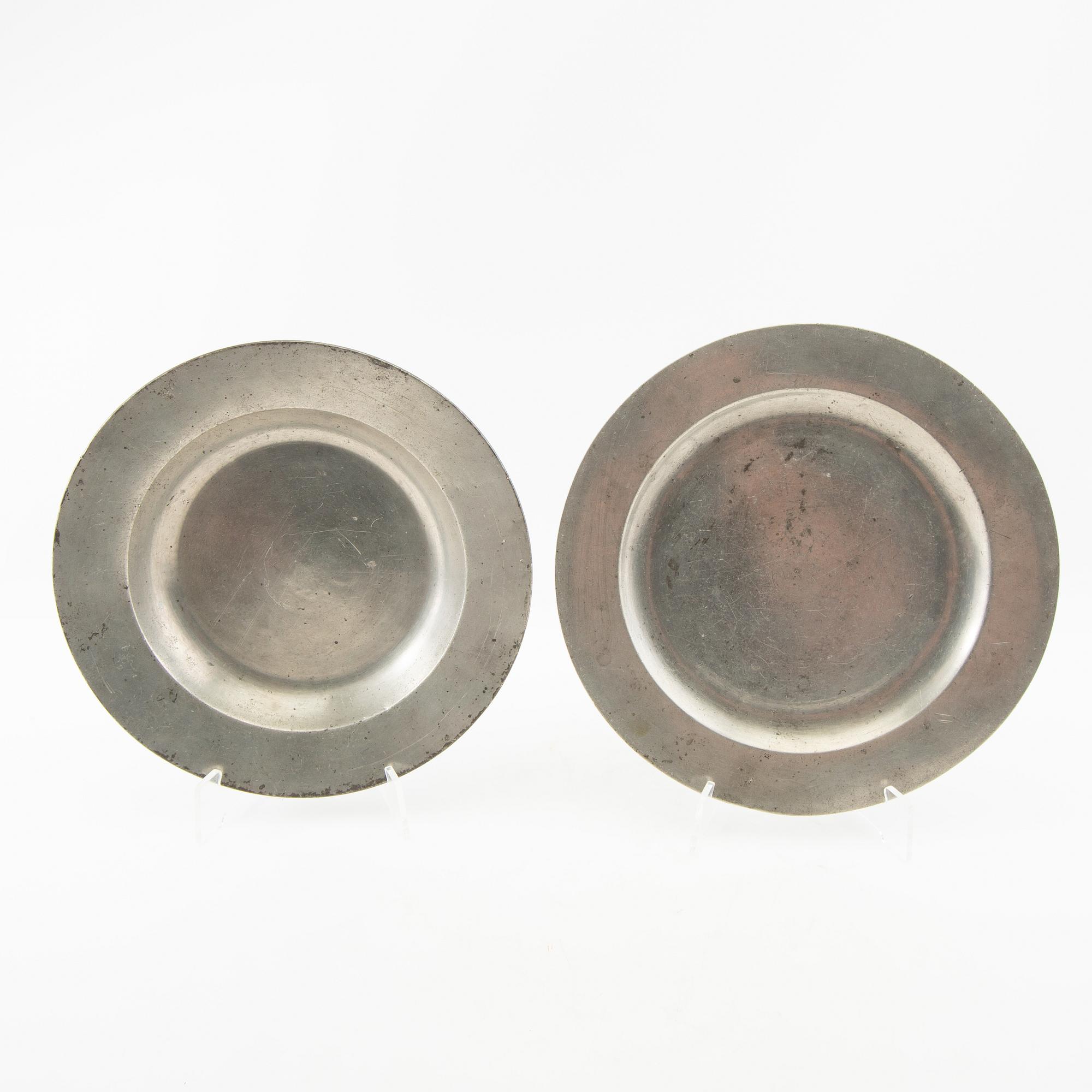 Plates 12 pcs pewter 19th century and earlier.