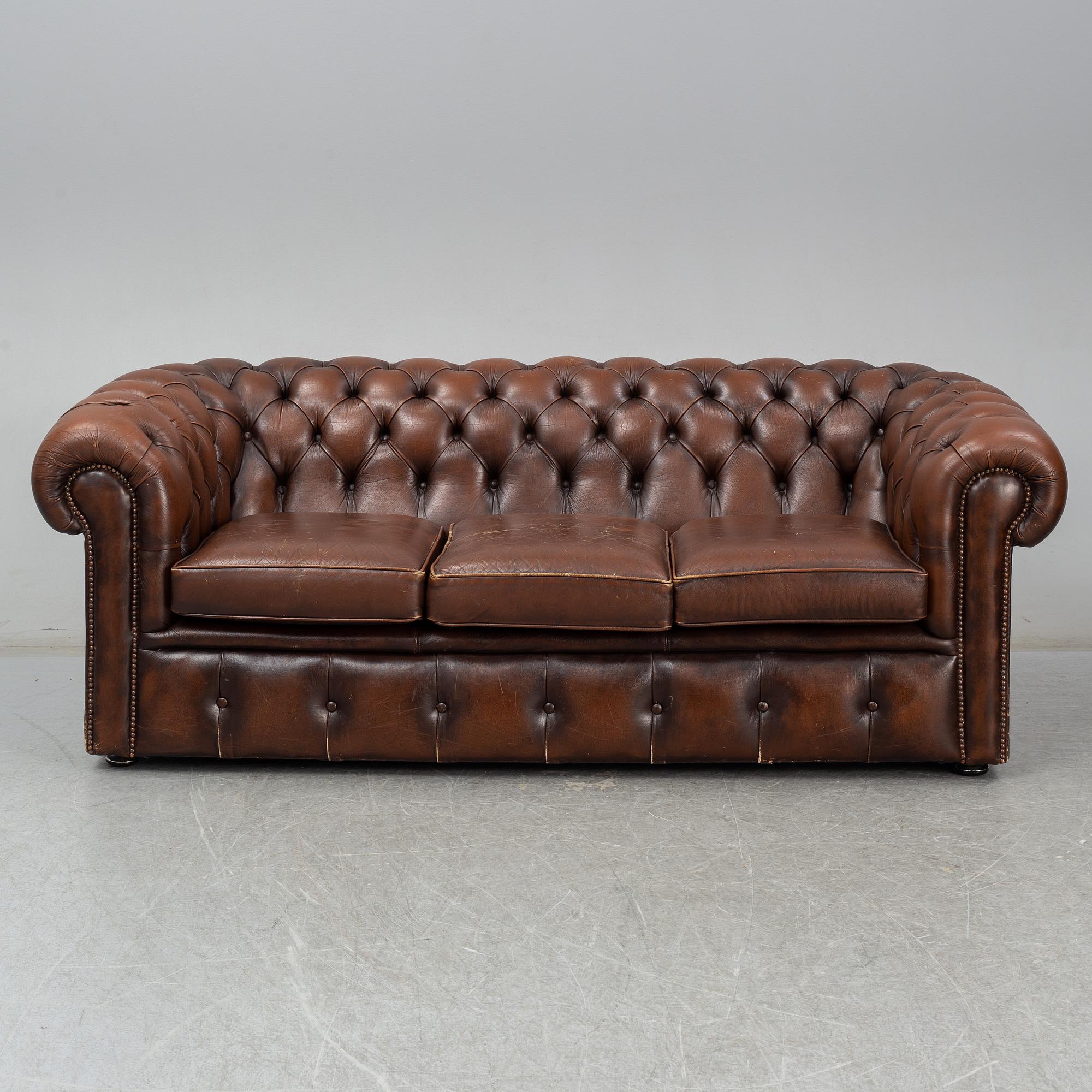 SOFFA OCH FÅTÖLJ, Chesterfield, 1900-talets andra hälft.