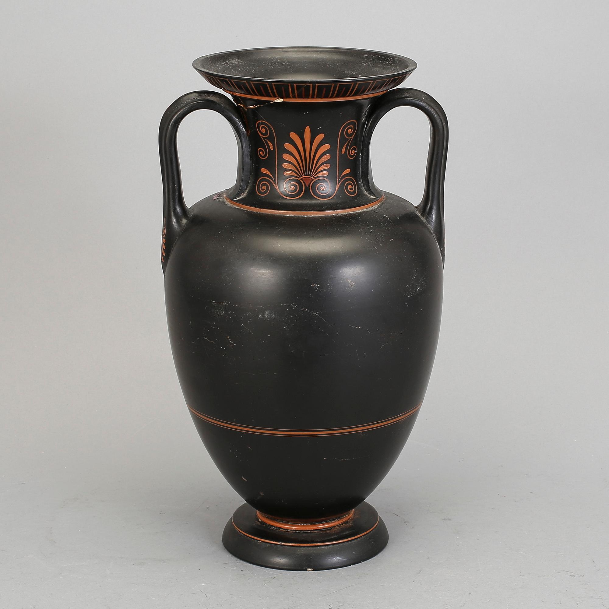 URNA, keramik, P. Ipsen, Köpenhamn, sekelskiftet 1900.