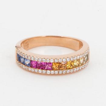 RING, med olikfärgade safirer och briljantslipade diamanter.