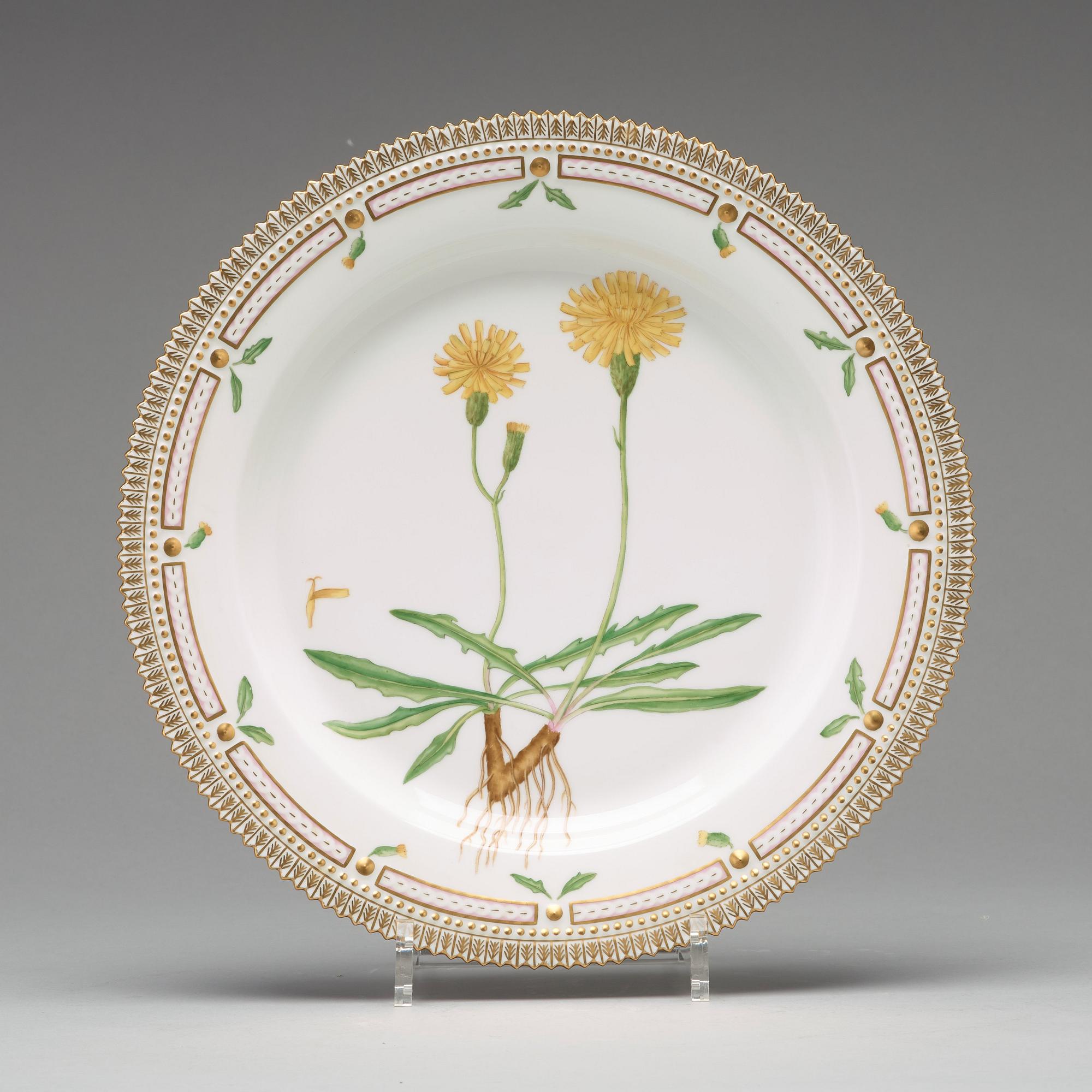 TALLRIKAR/FAT,  åtta stycken, porslin. "Flora Danica", Kungl. Dansk, 1900-tal.