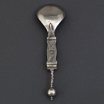 A late 19th / early 20th century silver spoon, unmarked.