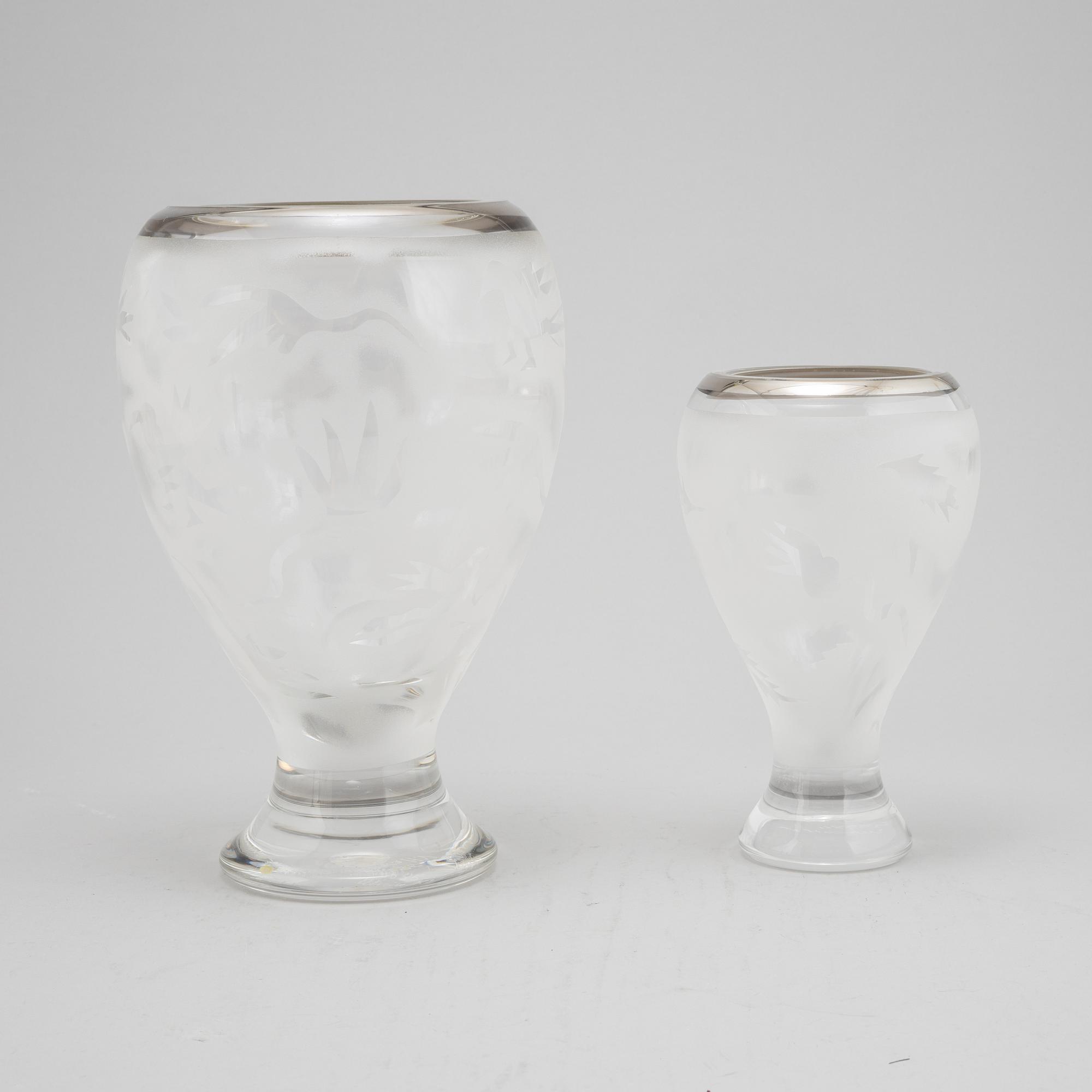 Ulrica Hydman-Vallien, vaser, 2 st, glas, "Charm" Kosta Boda, 1980-tal.