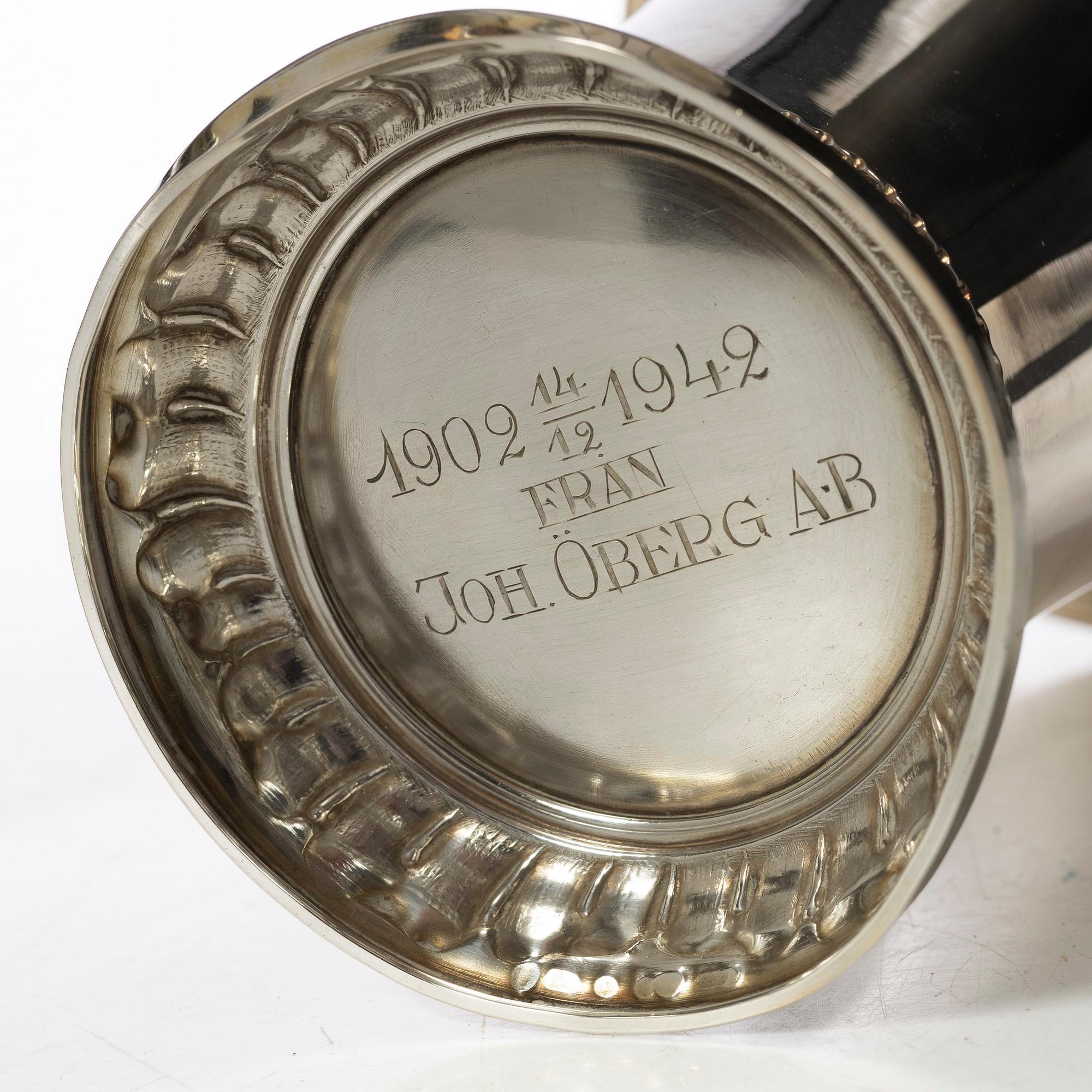 Bägare, 2 st, silver, KG Markströms Uppsala 1917 resp GAB Stockholm 1939.