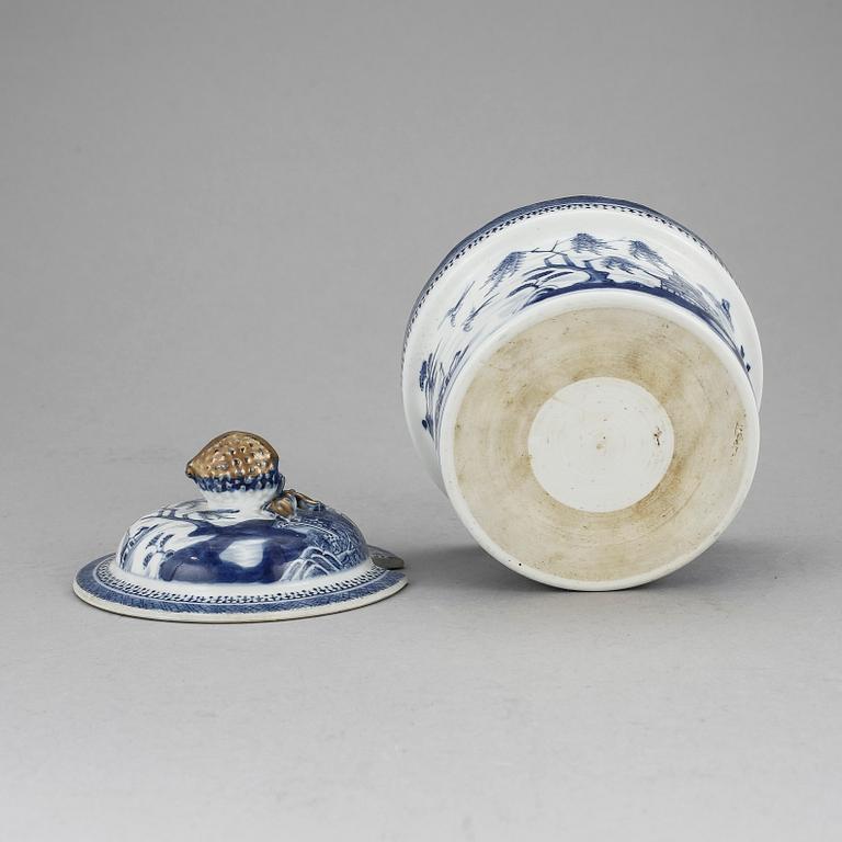 SMÖRASK, kompaniporslin, Qingdynastin, Qianlong (1736-95).