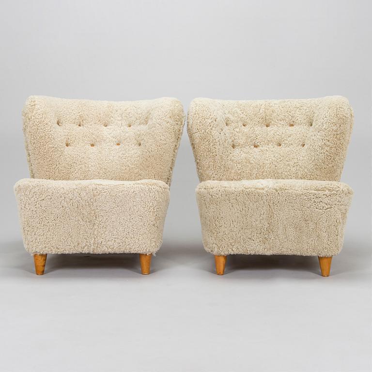 A pair of mid-20th century armchairs in sheepskin.