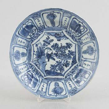 A blue and white plate, Ming dynasty, Wanli (1572-1620).