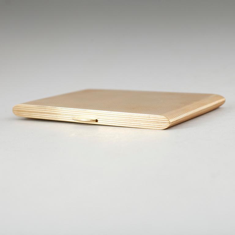 CIGARETTETUI, 9 k guld. Vikt ca 189 gram.