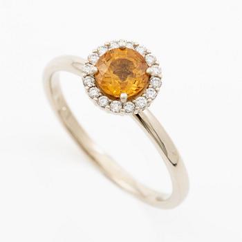 Ring 14K gold with orange sapphire and brilliant-cut diamonds.