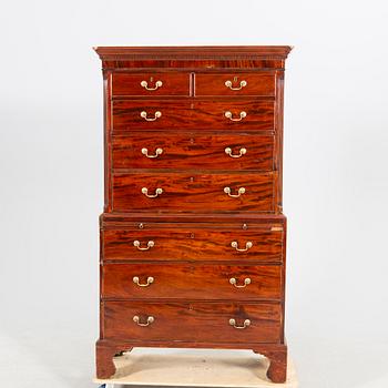 An English mahogany tallboy around 1800.