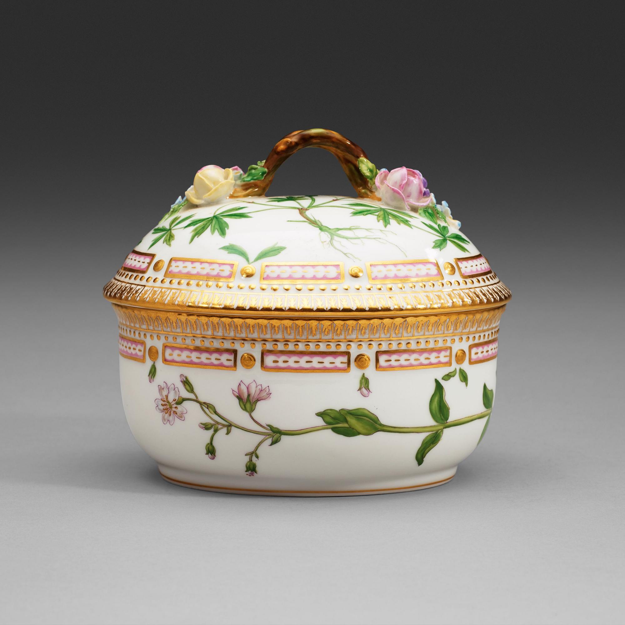 A Royal Copenhagen 'Flora Danica' bonboniere with cover, Denmark, 20th Century.